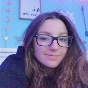 Meet your Posher, Caitlin